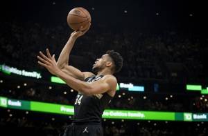 字母:欧洲赛事比NBA难打得多 NBA的天赋更高&欧洲的更激烈