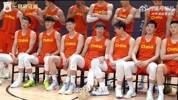 中国男篮集训队拍摄花絮来袭！大合照中周琦占据C位