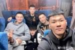 翟晓川晒与曾凡博、方硕等队友合影：哥儿仨带两位小兄弟继续冲