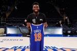阿方索-戴维斯现身NBA尼克斯主场！晒19号专属球衣！