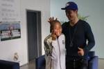 😂整活！字母哥将姆巴佩儿时与C罗合照P成自己：Hala Madrid